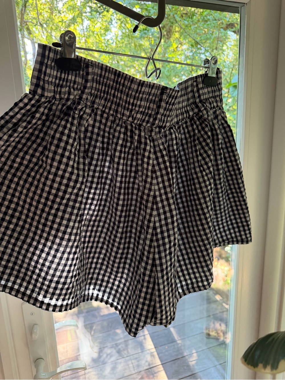 Splendid gingham crinkle shorts, size large. - Picture 2 of 4
